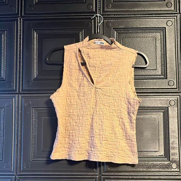 Textured top - Picture 1 of 4